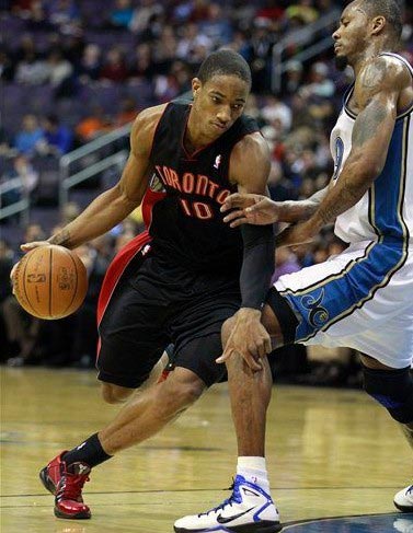 借鉴国米阿德里亚诺改编的莱昂纳多之歌（灵感源自国米阿德里亚诺改编版《莱昂纳多之歌）