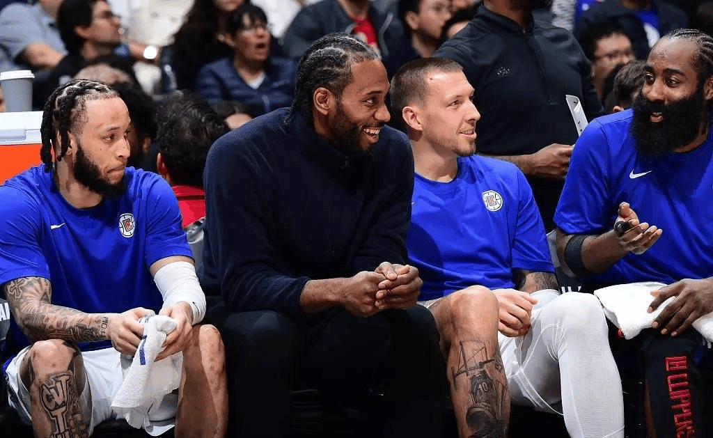 球星起跳那一刻像开挂（球星腾空一瞬，简直超神）