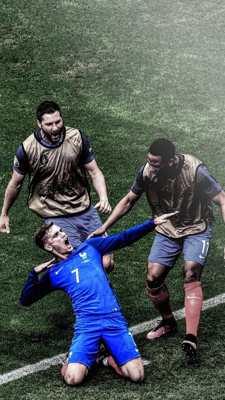 阿斯：巴萨本赛季面临严峻挑战，没在任何一场强强对话中获胜（阿斯：巴萨本季遭遇重压，强强对话至今未尝胜绩）