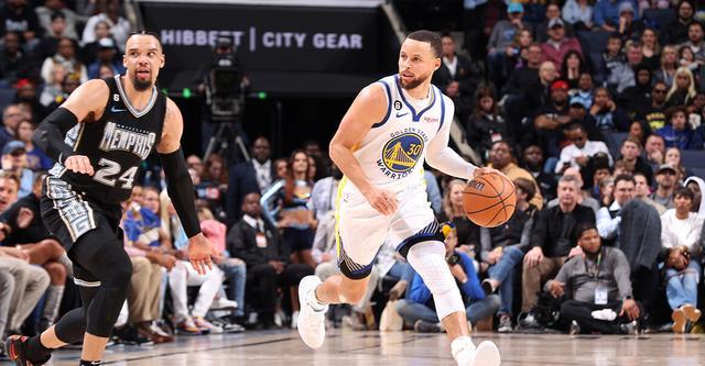 从埃夫勒街区到足球界巅峰：记登贝莱和乌帕梅卡诺的友谊（从埃夫勒街头到足坛之巅：登贝莱与乌帕梅卡诺的情谊）