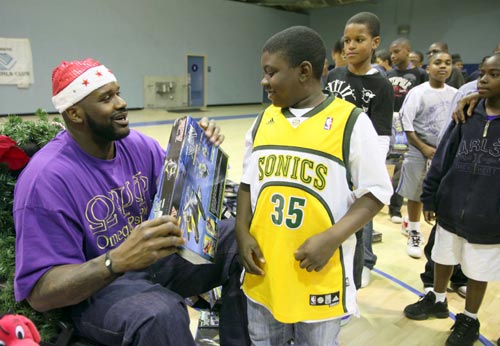 边路推进打满全场（边路强推贯穿全场）