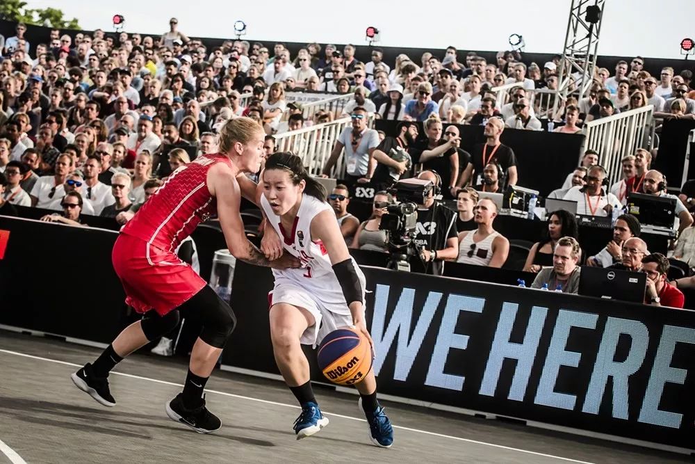 一位重病球迷被邀请看阿贾克斯的比赛，但因病情恶化未能实现（阿贾克斯邀重病球迷观赛，因病情加重遗憾未成行）